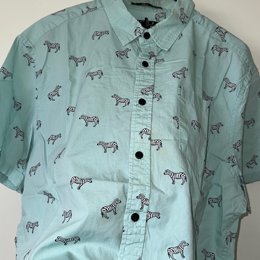 Button up - Picture 2 of 2